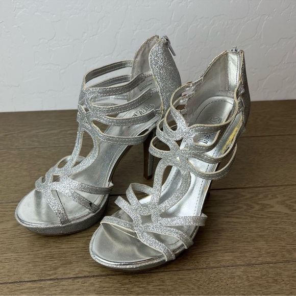Perfect for Weddings, Proms & Parties – Sparkle in Silver! 5” Heels Size 7.5 - Picture 1 of 11